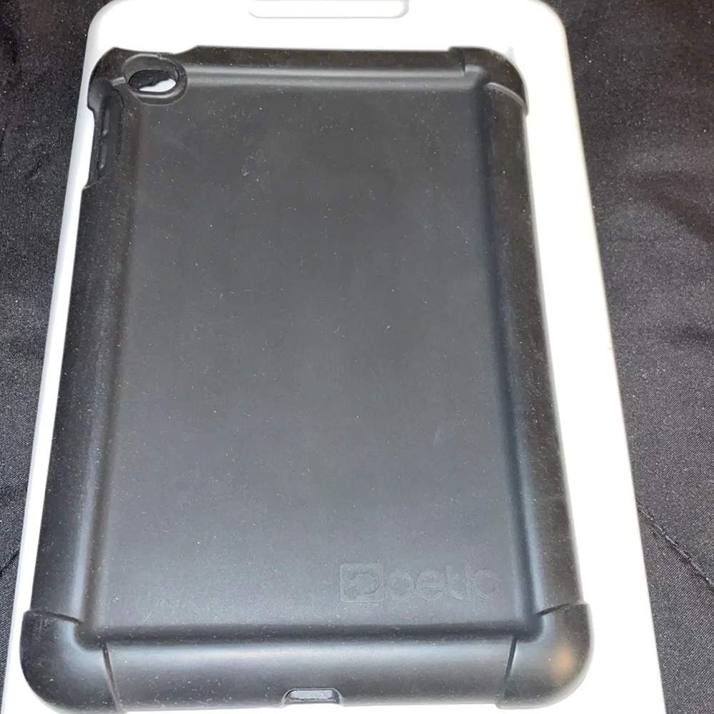 🔥Sale🔥Black thick rubber Poetic tablet cover..EUC